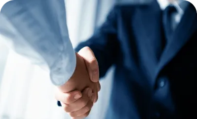 Händedruck zweier Geschäftspartner